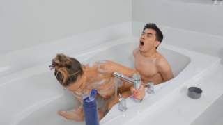 Милфа Чери Девиль трахается со своим пасынком